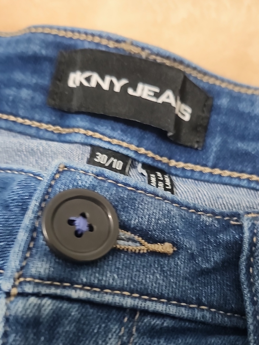 DKNY Mid-Rise Denim Jean Shorts Size 30 - Picture 2 of 7